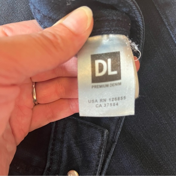 DL 1961 Emma Legging Skinny Women’s Size 29 in Flatiron Dark Wash Premium Jean - Picture 5 of 9